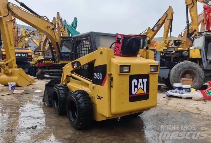CAT 246 D Minicargadoras