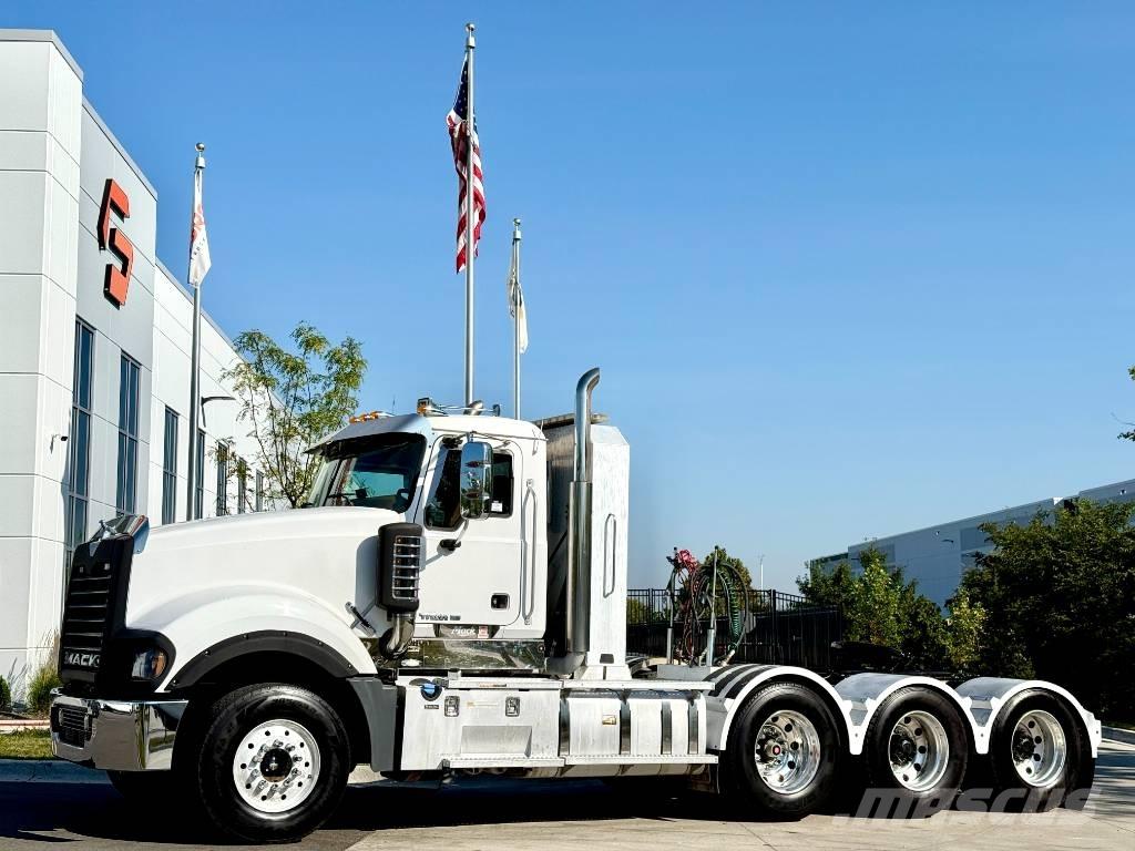 Mack Titan TD 713 Cabezas tractoras