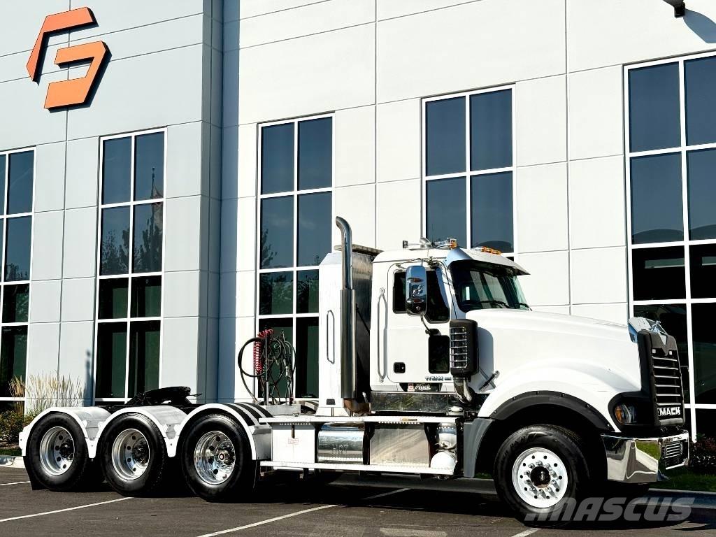 Mack Titan TD 713 Cabezas tractoras