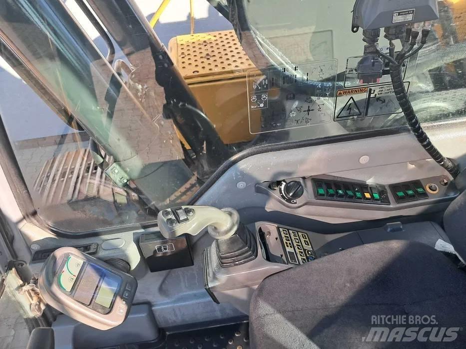 Volvo EC 240 B LC Excavadoras de cadenas