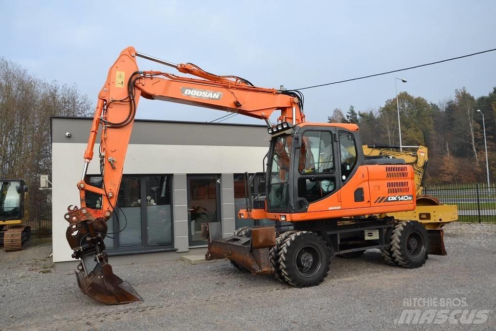 Doosan DX 140 W Excavadoras de ruedas