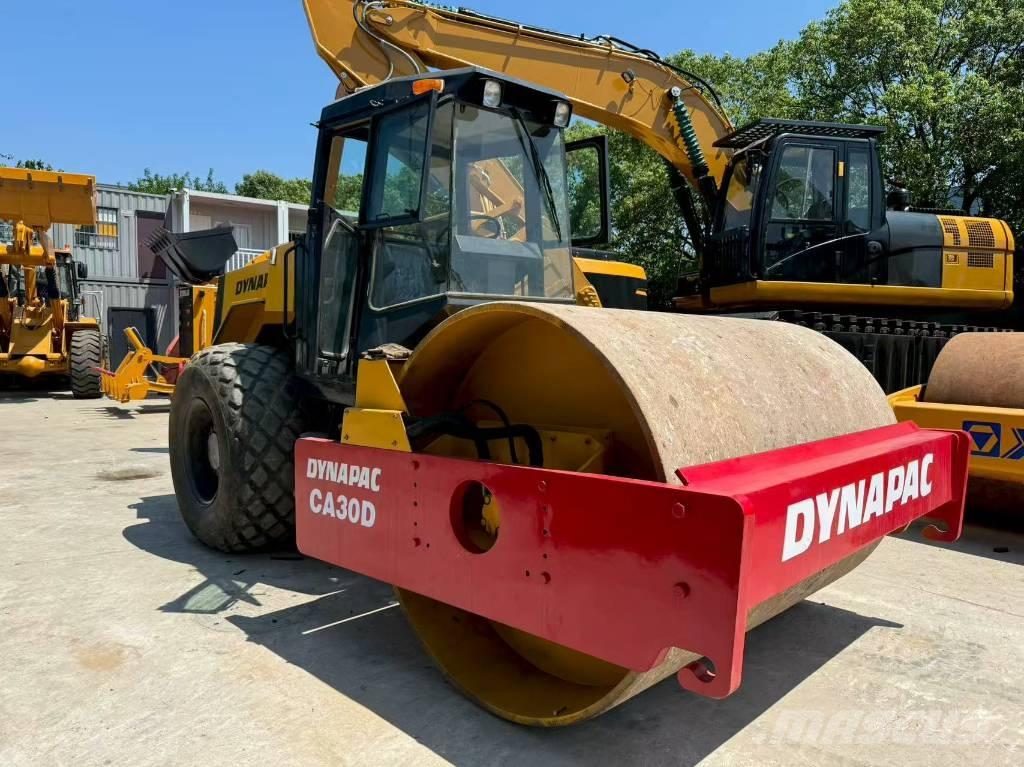 Dynapac CA 30 D Rodillos de un solo tambor