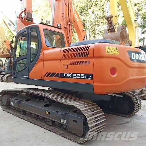 Doosan DX 225 Excavadoras de cadenas