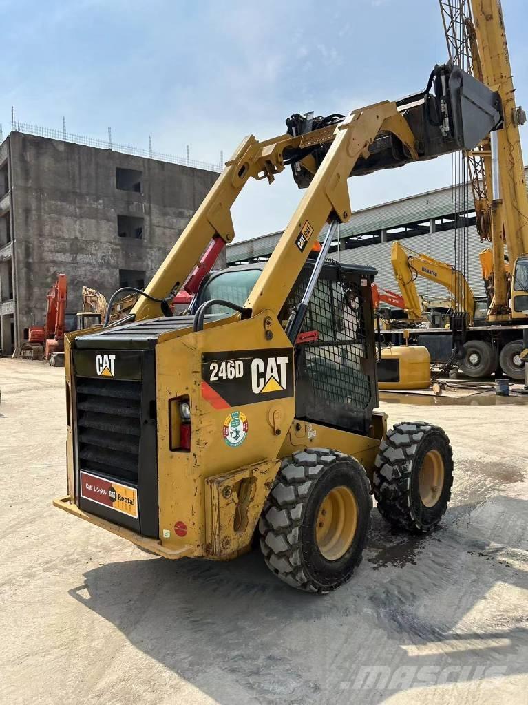 CAT 246 D Minicargadoras