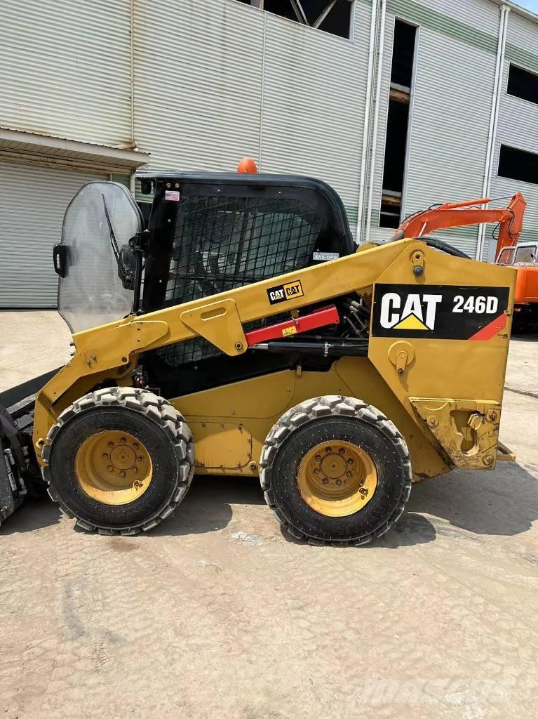 CAT 246 D Minicargadoras