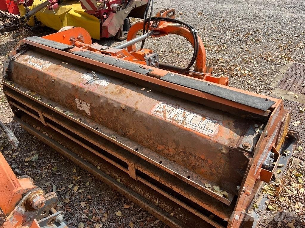 Falc AGILA 2300 Segadoras y cortadoras de hojas para pastos