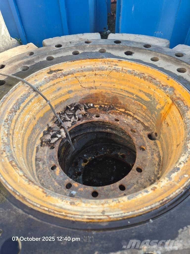 JCB 436 Neumáticos, ruedas y llantas