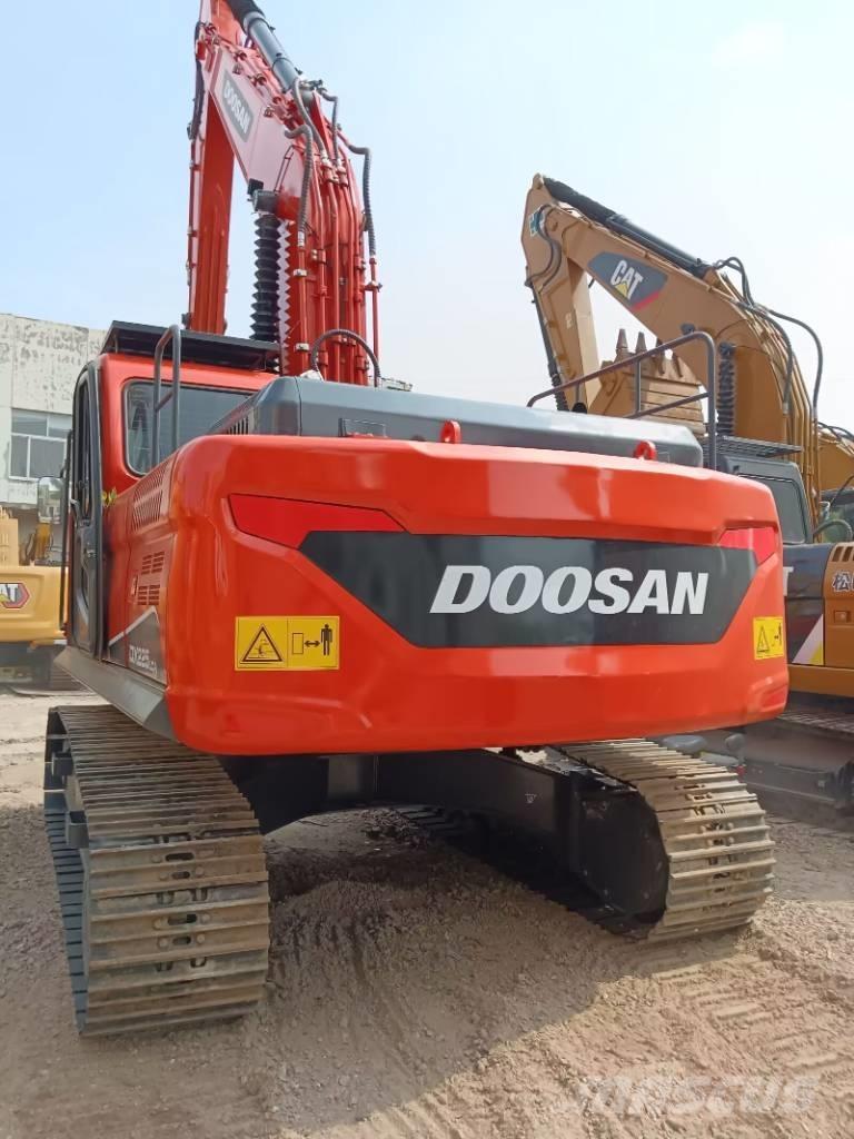 Doosan DX 225 Excavadoras de cadenas