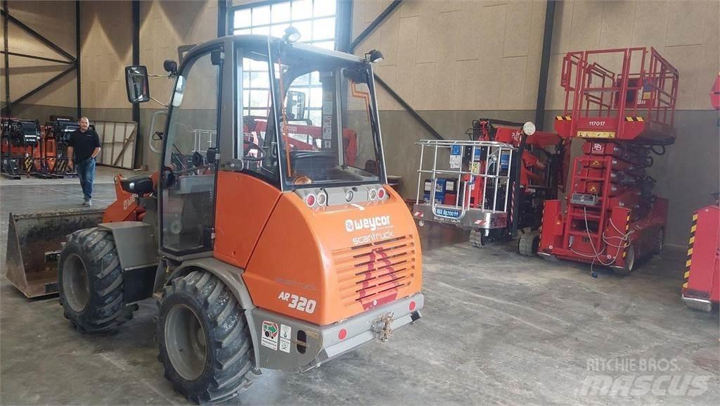 Weycor AR320 Cab Cargadoras multifunción