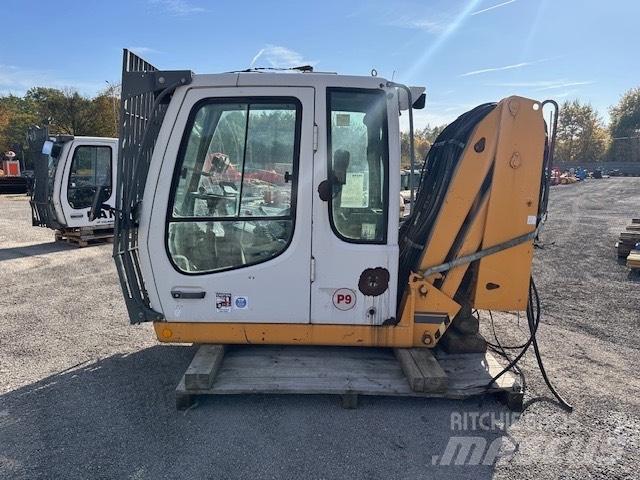 Liebherr A 934 C HD Cabinas e interior