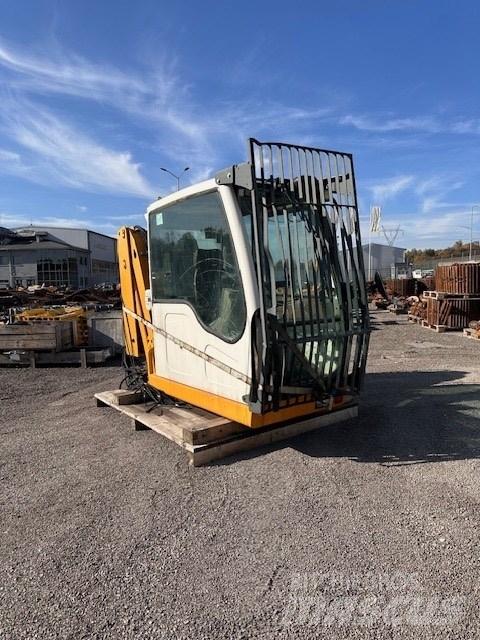 Liebherr A 934 C HD Cabinas e interior