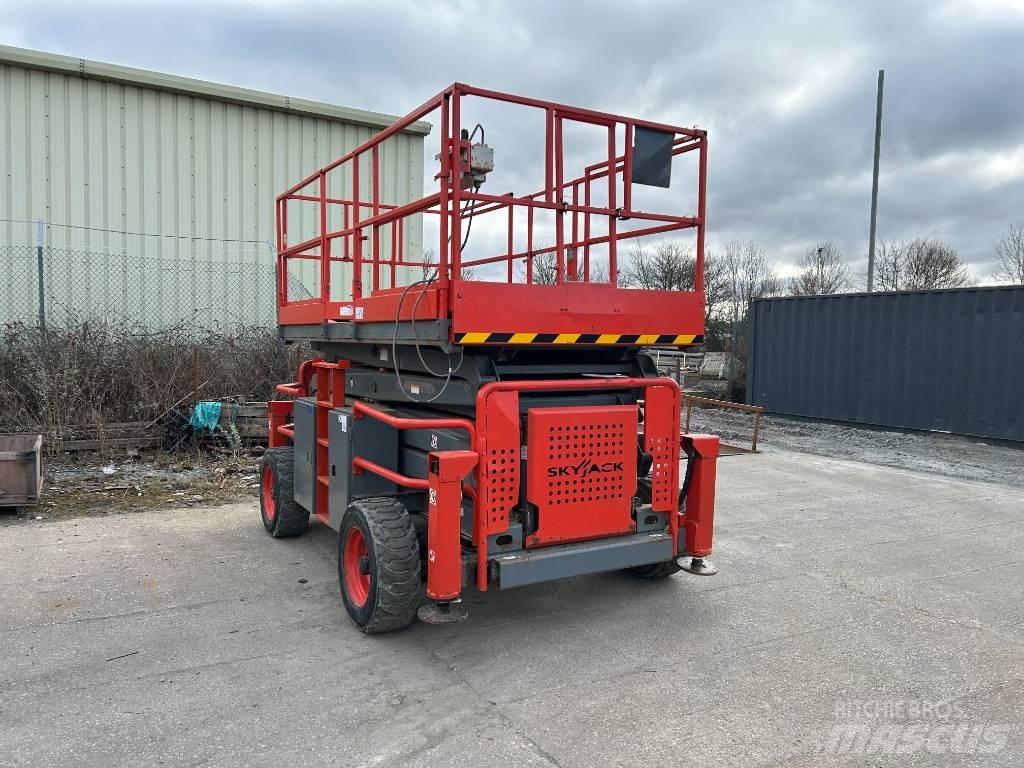 SkyJack SJ 8841 RT Plataformas tijera