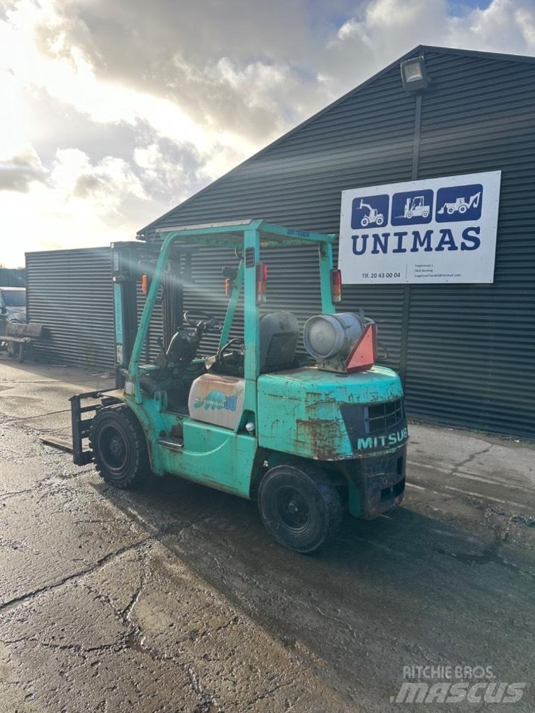 Mitsubishi FG 30 Carretillas LPG