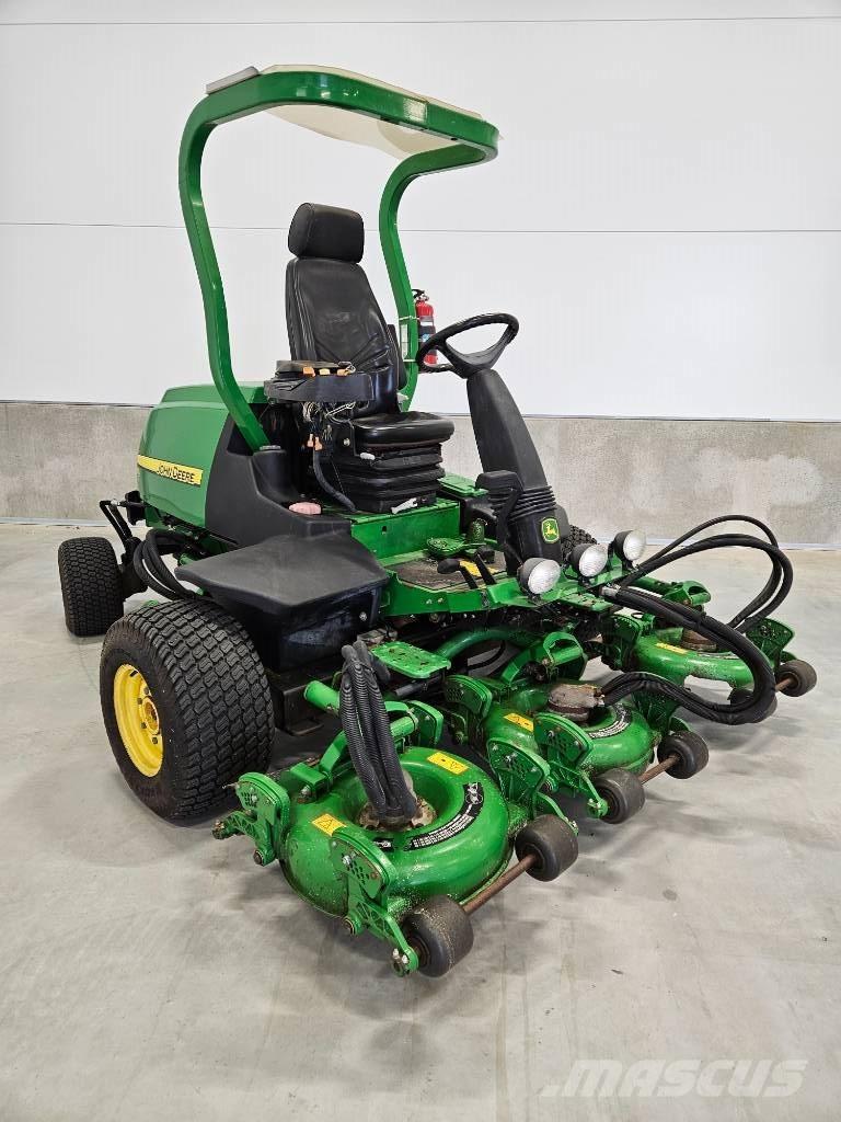 John Deere 8800 Tractores corta-césped