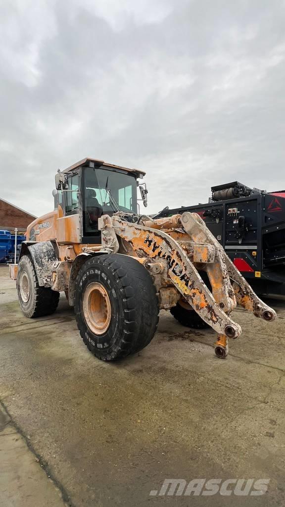 Hyundai HL 960 Cargadoras sobre ruedas