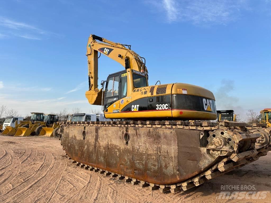 CAT 320 C L Excavadoras anfibio