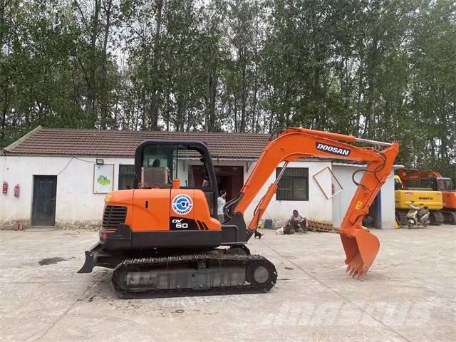 Doosan DX60 Excavadoras de cadenas