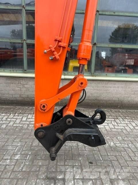 Hitachi ZX 135 US Excavadoras de cadenas