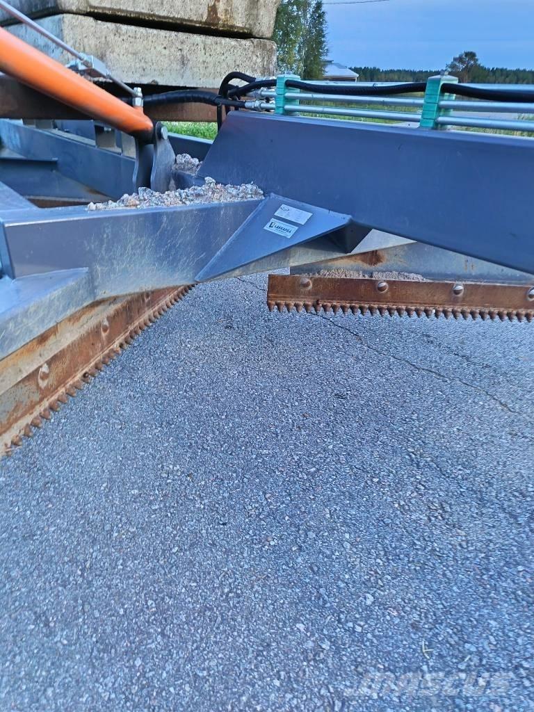  Serco Kerttu TL 2500 Rastras para caminos