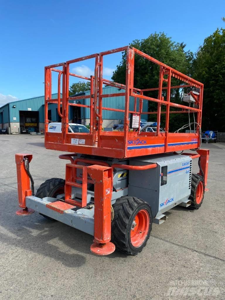 SkyJack SJ 6826 RT Plataformas tijera