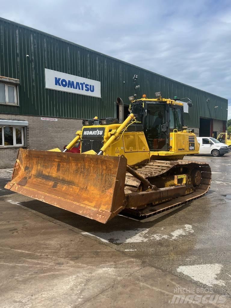 Komatsu D65PX-18E0 Buldozer sobre oruga