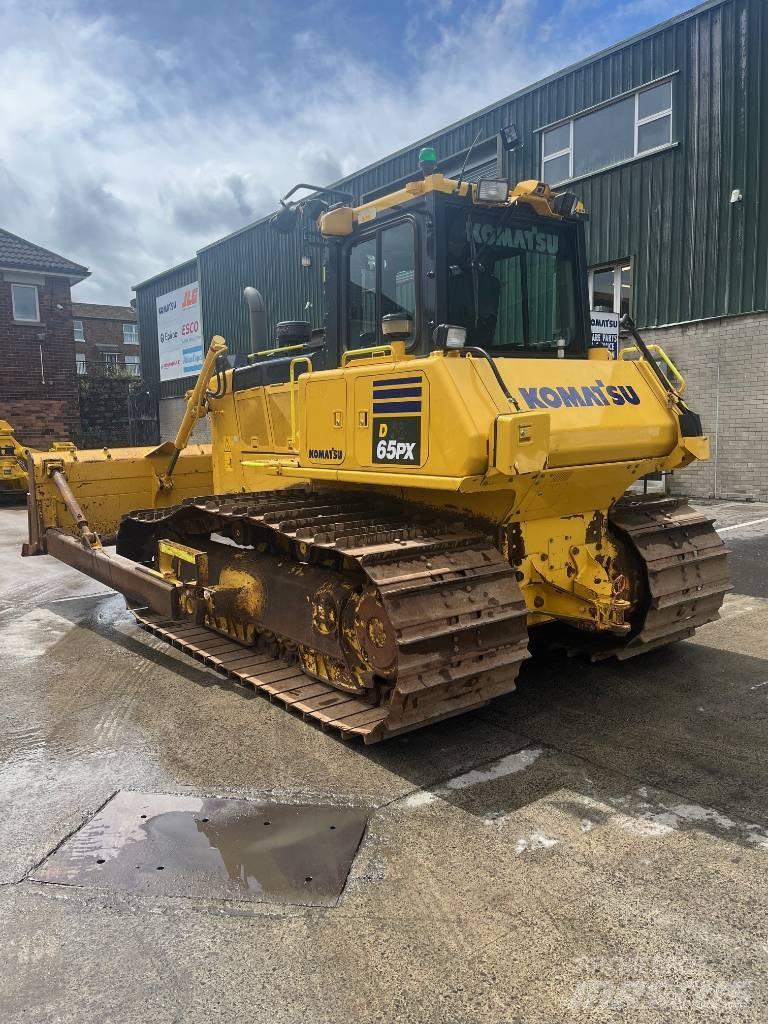 Komatsu D65PX-18E0 Buldozer sobre oruga