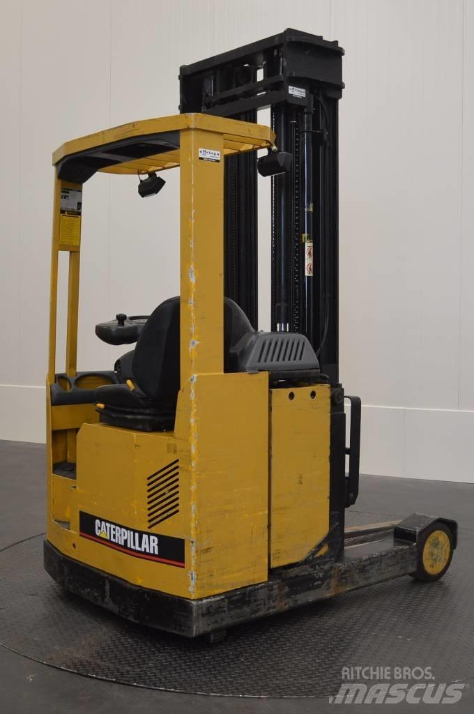 CAT NR 16 Reachtruck Carretillas retráctiles