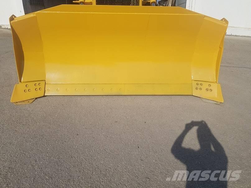 Komatsu D65EX-15 Buldozer sobre oruga