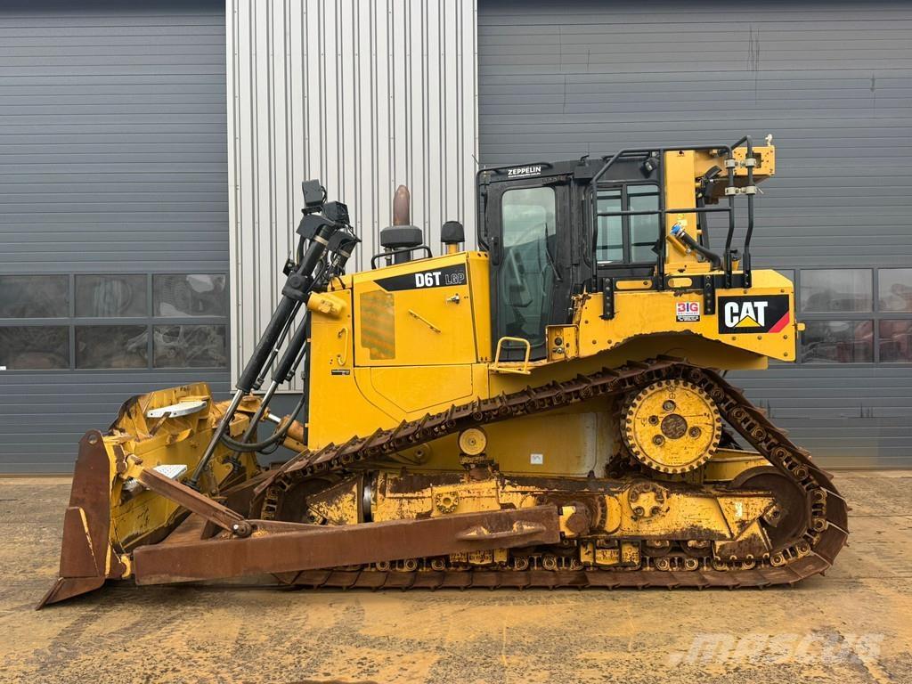 CAT D6T LGP Buldozer sobre oruga