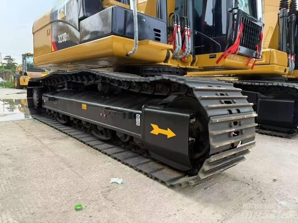 CAT 323D2L Excavadoras de cadenas