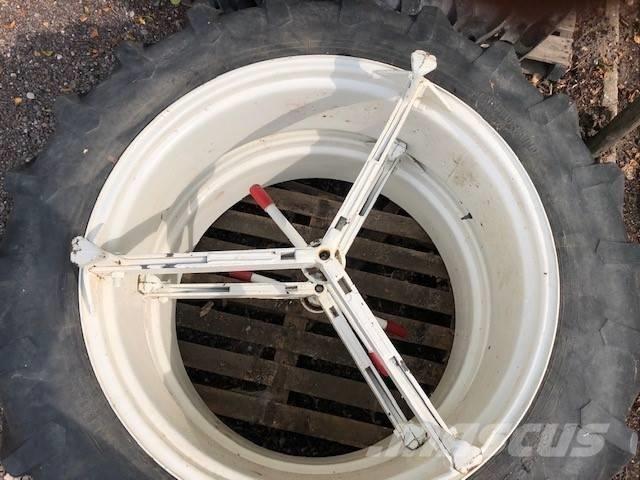 Pirelli 13.6 R38 Neumáticos, ruedas y llantas