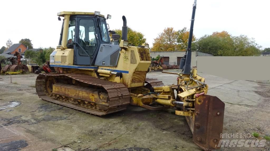 Komatsu D 41 P-6 Buldozer sobre oruga