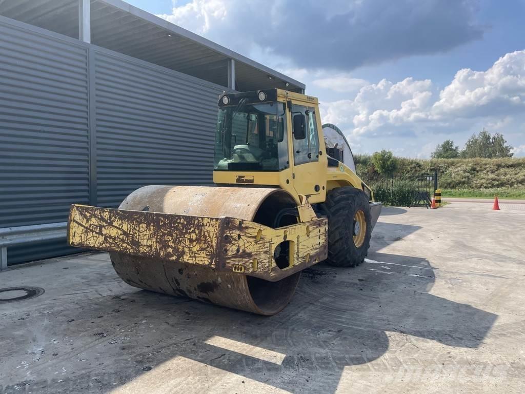 Bomag BW 216 DH-4 Rodillos de un solo tambor