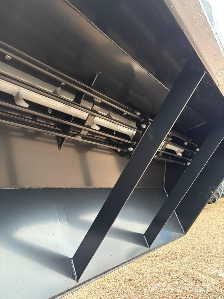 XYZ SANDSPRIDARE Esparcidoras de arena y sal