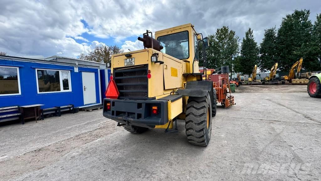 Komatsu WA 200 Cargadoras sobre ruedas