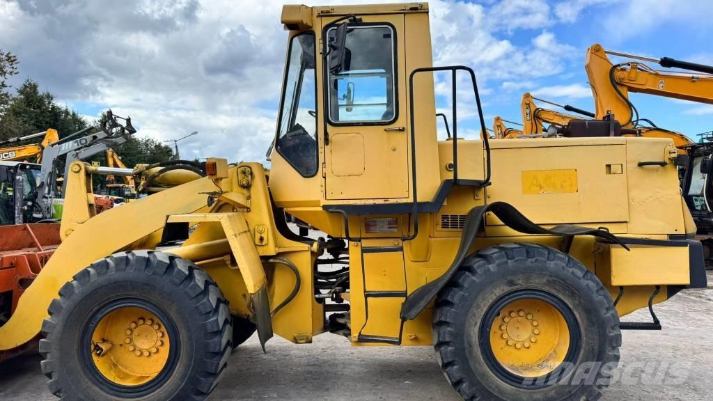 Komatsu WA 200 Cargadoras sobre ruedas