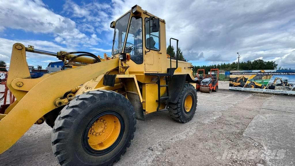 Komatsu WA 200 Cargadoras sobre ruedas