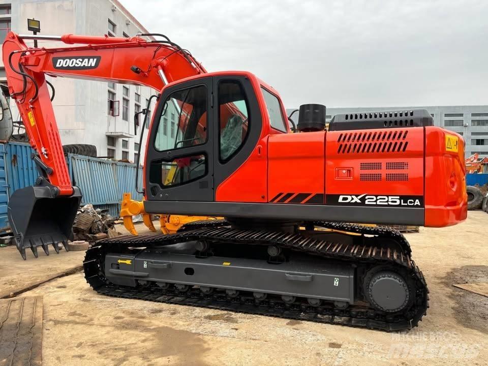 Doosan DX 225 LCA Excavadoras de cadenas