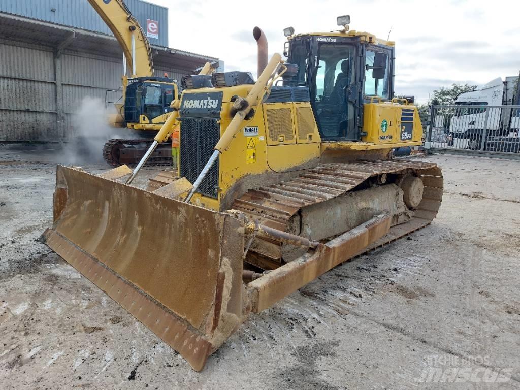 Komatsu D65PX-18 Buldozer sobre oruga