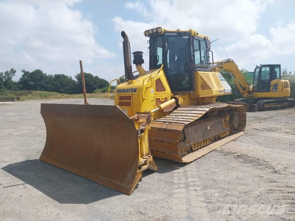 Komatsu D61PX-23 Buldozer sobre oruga