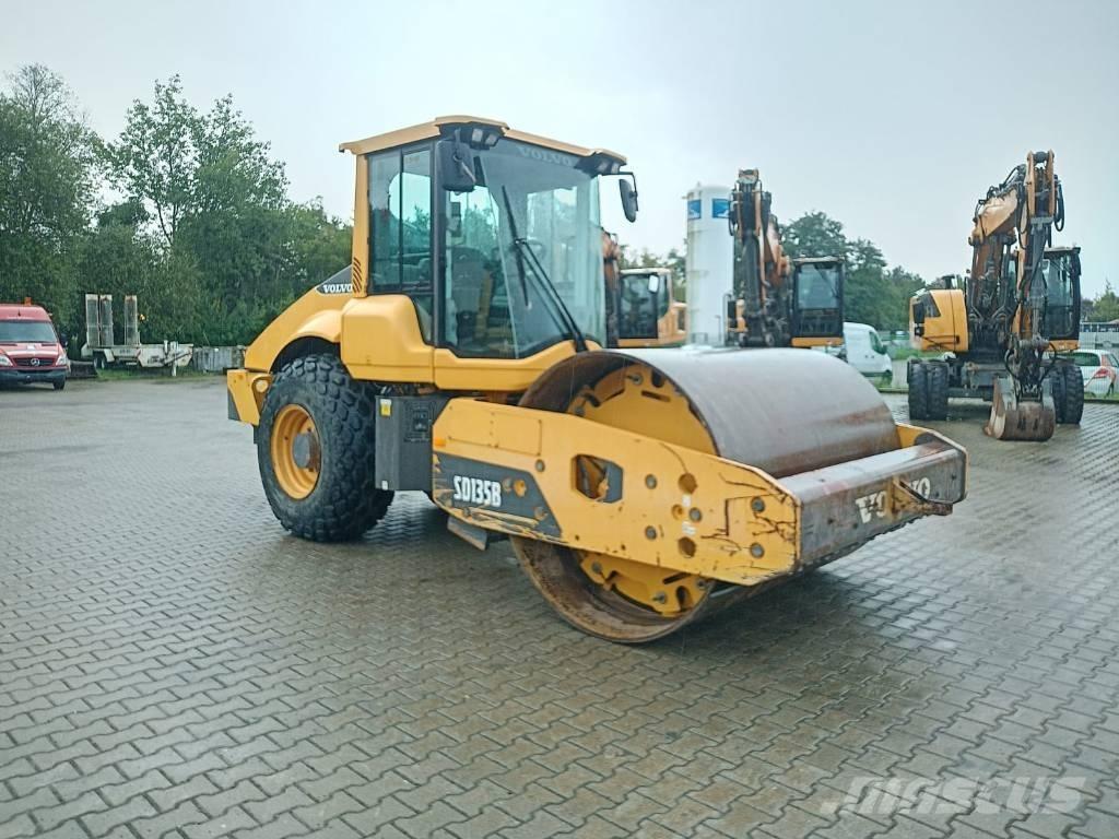 Volvo SD 135 B Rodillos de un solo tambor
