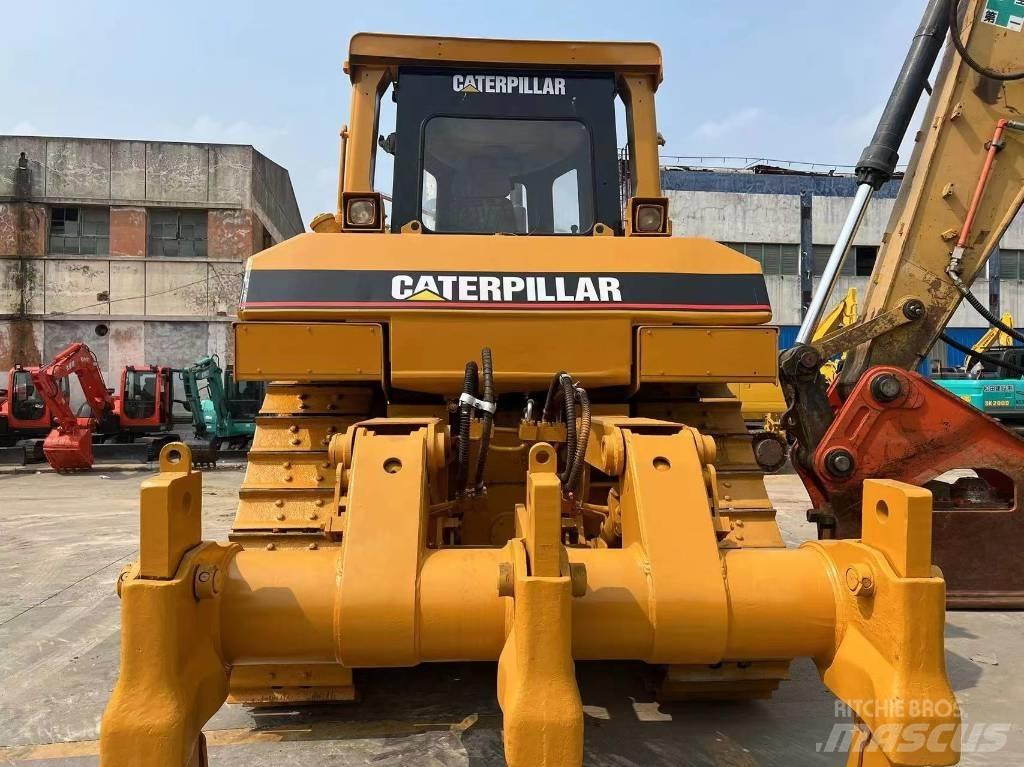 CAT D8R Buldozer sobre oruga
