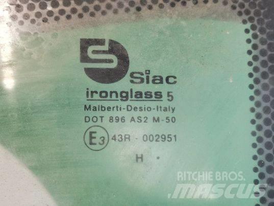 CAT TH 414 door Cabinas e interior