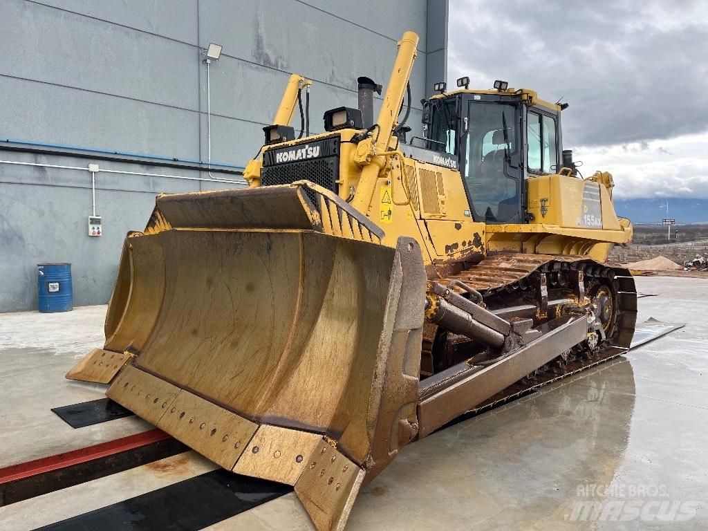 Komatsu D155 AX-6 Buldozer sobre oruga