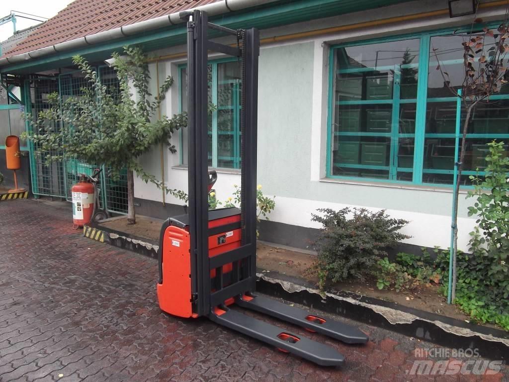 Linde L12 /379/ V-2097 Apiladores eléctricos autopropulsados