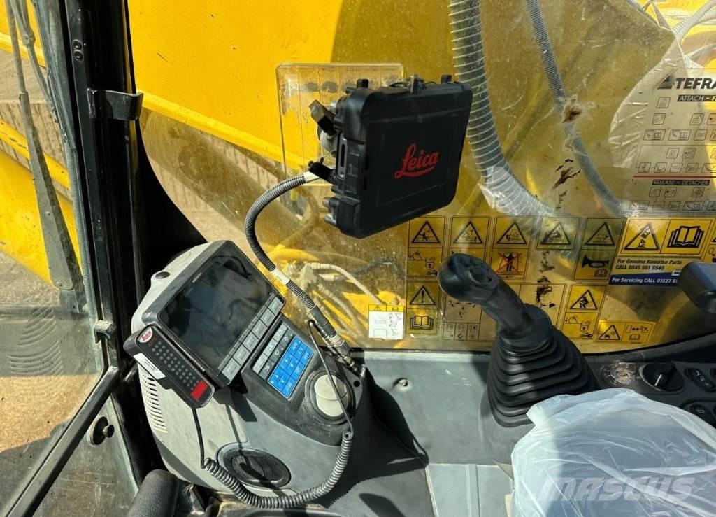 Komatsu HB 215LC-3 Excavadoras de cadenas