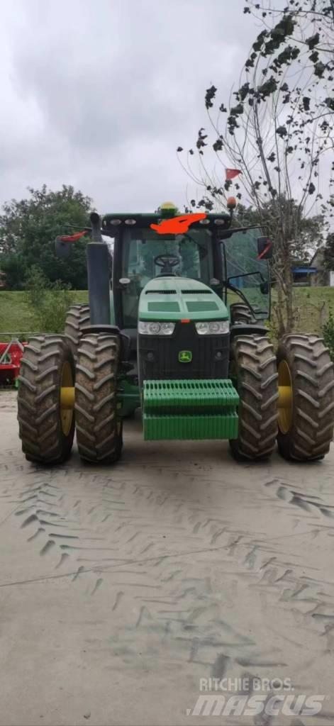 John Deere 8R·3204 Tractores