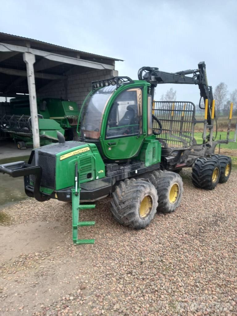 John Deere 810E Autocargadoras