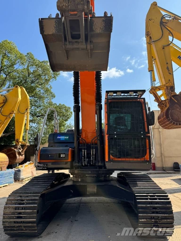 Doosan DX 225 Excavadoras de cadenas
