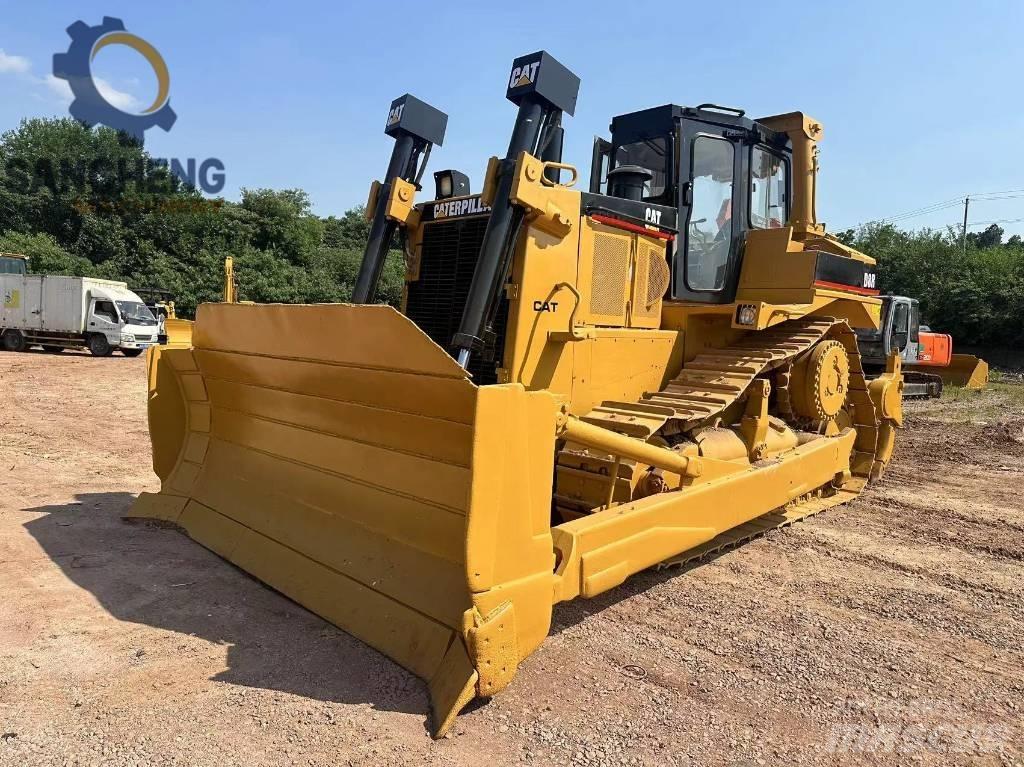 CAT D8R Buldozer sobre oruga